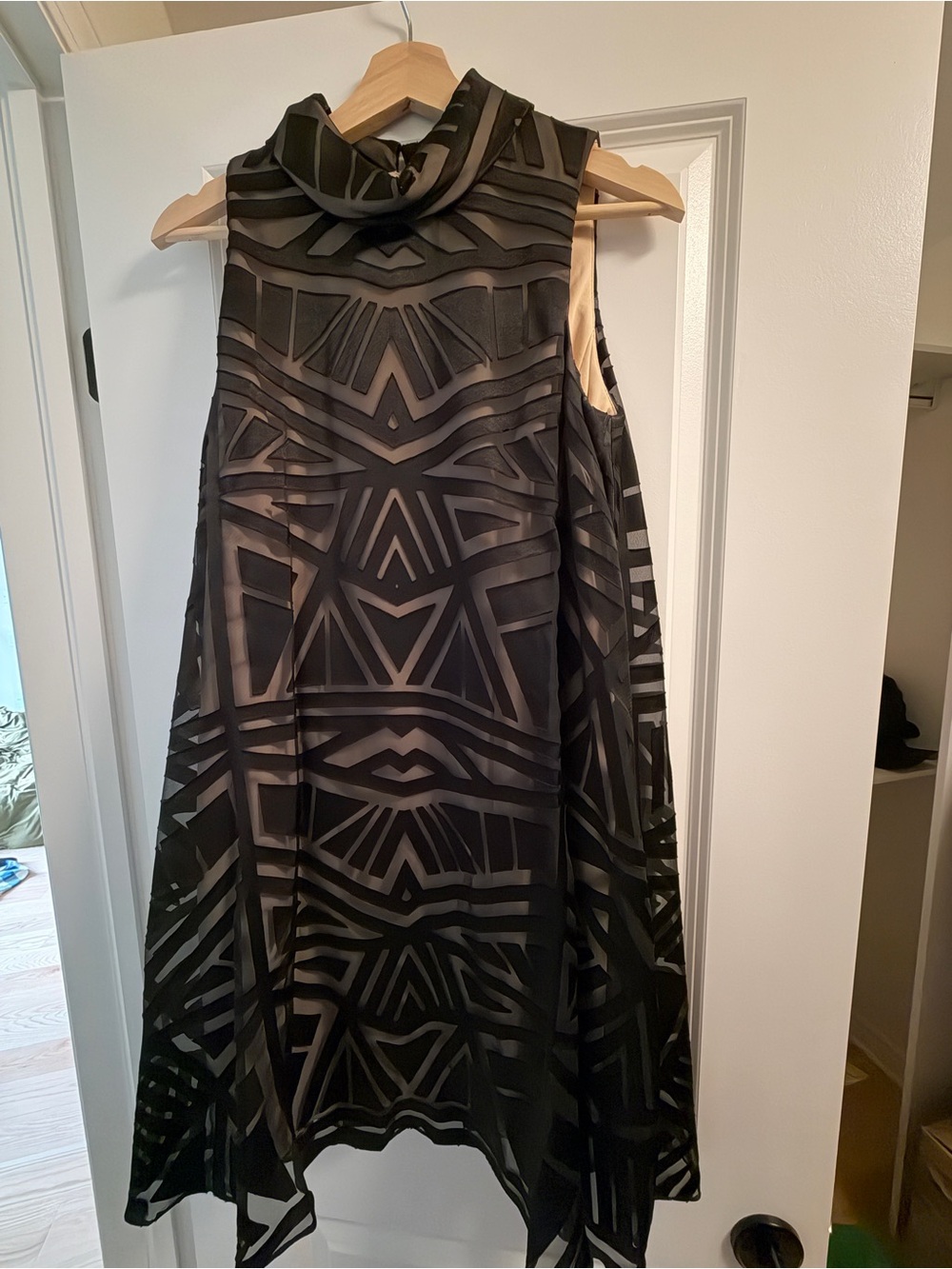 Vince Camuto Black Geometric Midi Dress